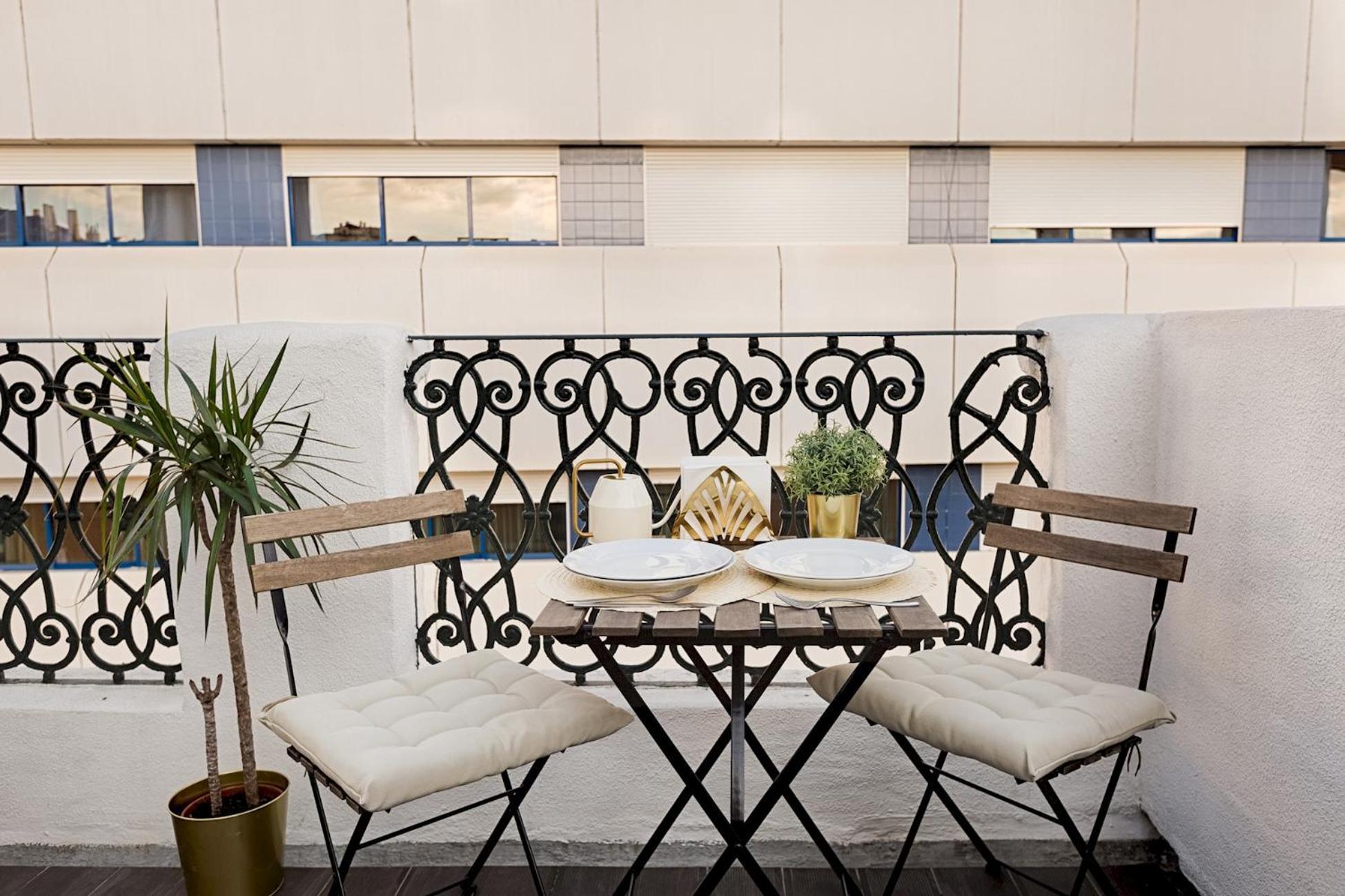 Romantic Gem With 2 Terraces In Alcantara Apartment *